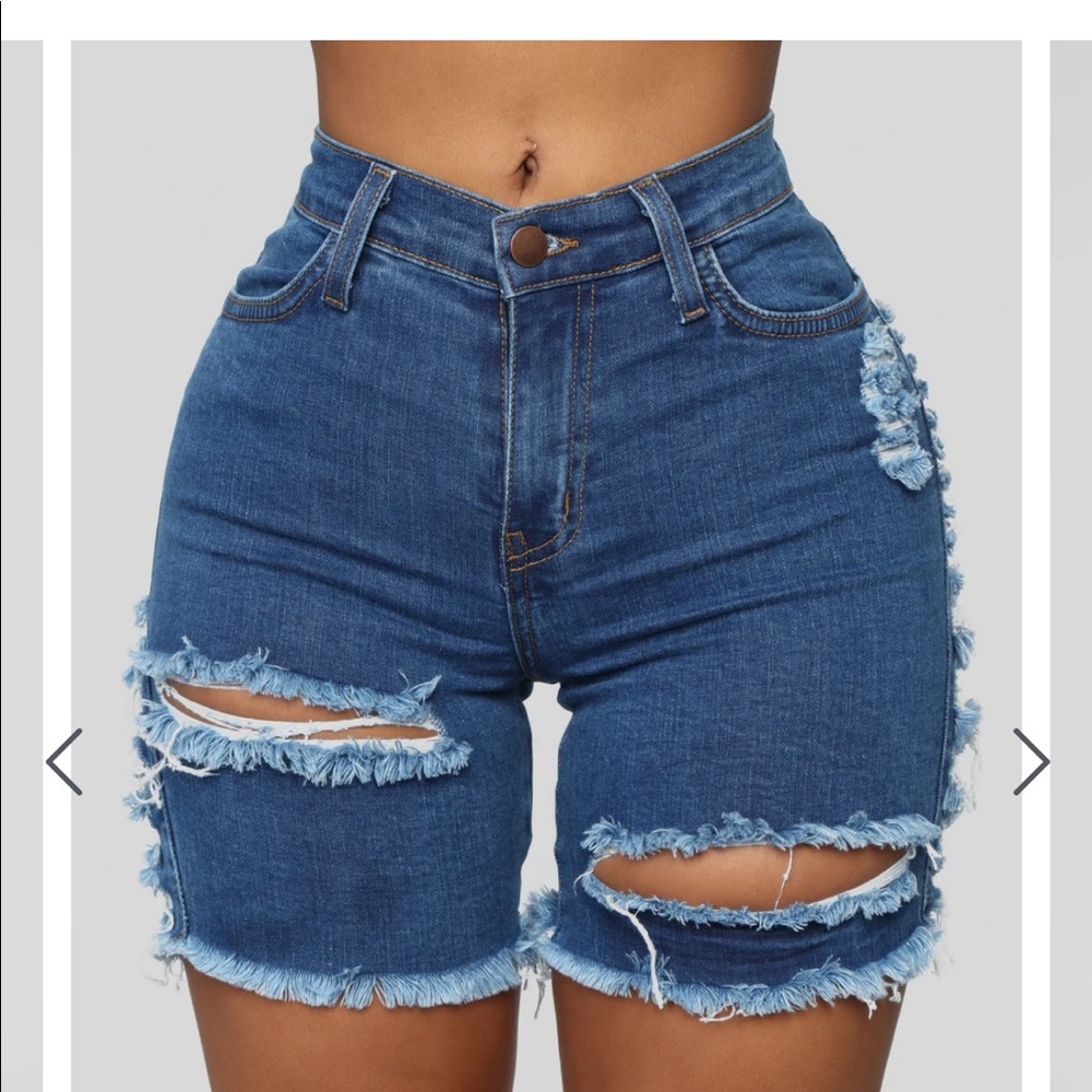 🔵 Distressed Bermuda shorts 🔵
